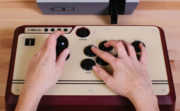 8BitDo Retro Receiver permite jugar a la Nes con mandos inalámbricos